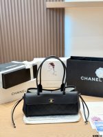Chanel 26s bowling bag tote size : 30.5 x11x 15cm - Image 5