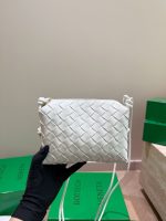 Bottega veneta BV crossbody bag size : 18X 11 CM - Image 4