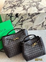 Bottega veneta BV Andiamo tote size : 25*22cm    / 36*30cm