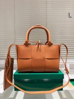 Bottega veneta BV Andiamo size : 24X17 CM