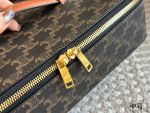 Celine vanity toiletry bag size：  35 × 25 × 10（cm）/28 × 16 ×   9（cm）/小号 16  × 11 ×   7（cm） - Image 4