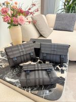 Burberry man bag size :  29x8.5x17.5cm