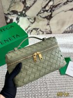 Bottega veneta  BV LP vanity bag size : 23 x 14cm - Image 6