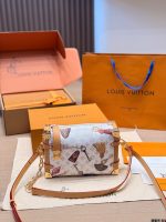 LOUIS VUITTON lv sidetrunk bag size :24 x 17cm - Image 2