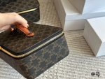 Celine vanity toiletry bag size：  35 × 25 × 10（cm）/28 × 16 ×   9（cm）/小号 16  × 11 ×   7（cm） - Image 5