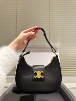 Celine triomphe hobo size : 23cm