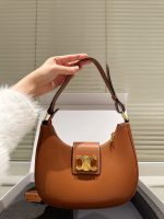 Celine triomphe hobo size : 23cm