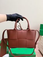 Bottega veneta BV Andiamo tote size : 24X17 cm - Image 5
