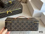 Celine vanity toiletry bag size：  35 × 25 × 10（cm）/28 × 16 ×   9（cm）/小号 16  × 11 ×   7（cm） - Image 6