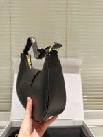 Celine triomphe hobo size : 23cm - Image 3