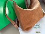 Bottega veneta BV traveller size：35*28cm - Image 4