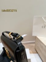 CELINE Triomphe  crossbody bag size: 20x10cm - Image 3