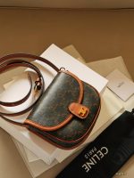 celine BESACE MINI crossbody bag size：15*11cm - Image 3