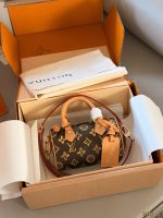 LOUIS VUITTON lv nano speedy bag size : 16cm