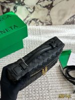 Bottega veneta  BV LP vanity bag size : 23 x 14cm - Image 4