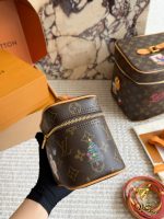 LOUIS VUITTON lv vanity bag size : 16cm 20cm 26cm 30cm - Image 4