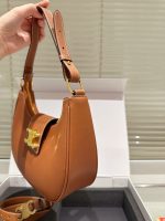 Celine triomphe hobo size : 23cm - Image 5