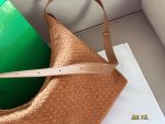 Bottega veneta BV traveller size：35*28cm - Image 5