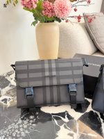 Burberry man bag size :  29x8.5x17.5cm - Image 4