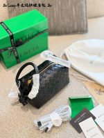 Bottega Veneta BV Mini Loop bag size : 20cm - Image 4