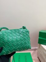 Bottega veneta BV crossbody bag size : 18X 11 CM - Image 4