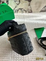Bottega veneta  BV LP vanity bag size : 23 x 14cm - Image 5