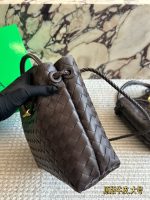 Bottega veneta BV Andiamo tote size : 25*22cm    / 36*30cm - Image 6
