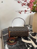 CELINE CYLINDER hobo bag size : 27.5x13x12cm - Image 6