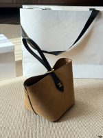 celine Vunque  bucket bag size : 15cm - Image 6