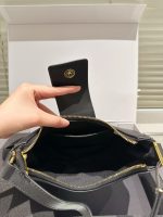 Celine triomphe hobo size : 23cm - Image 6