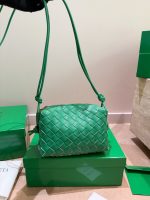 Bottega veneta BV crossbody bag size : 18X 11 CM