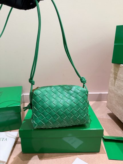 Bottega veneta BV crossbody bag size : 18X 11 CM