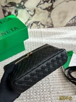 Bottega veneta  BV LP vanity bag size : 23 x 14cm - Image 7
