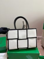 Bottega veneta BV Andiamo tote size : 34X24 cm - Image 7