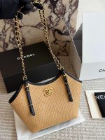 chanel beach bag tote size : 18 cm