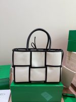 Bottega veneta BV Andiamo tote size : 34X24 cm