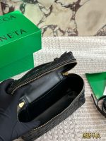 Bottega veneta  BV LP vanity bag size : 23 x 14cm - Image 8