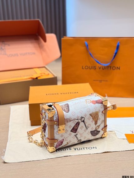 LOUIS VUITTON lv sidetrunk bag size :24 x 17cm