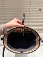 Burberry bucket bag size : 21x27 cm - Image 7