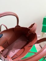 Bottega veneta BV Andiamo tote size : 24X17 cm - Image 10