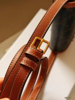celine BESACE MINI crossbody bag size：15*11cm - Image 10