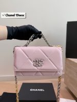 chanel 19 bag woc mini  size : 19 X 12 cm
