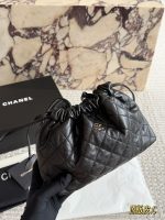 CHANEL lambskin leather small bag - Image 2