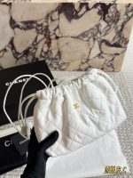 CHANEL lambskin leather small bag - Image 3