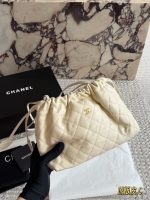 CHANEL lambskin leather small bag - Image 5