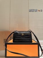 Loro Piana Extra Pocket size :  19cm