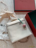 Loro Piana extra pocket backpack size：size：23*32cm