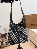 BURBERRY tote size:  22×27cm - Image 2