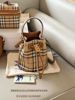 Burberry bucket bag size :  16*18cm