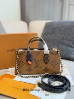 LOUIS VUITTON lv ON THE GO  SIZE : 25×13×10cm - Image 2